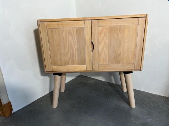 Kastje, Eikenhout, Zo goed als nieuw, 25 tot 50 cm, Met deur(en)