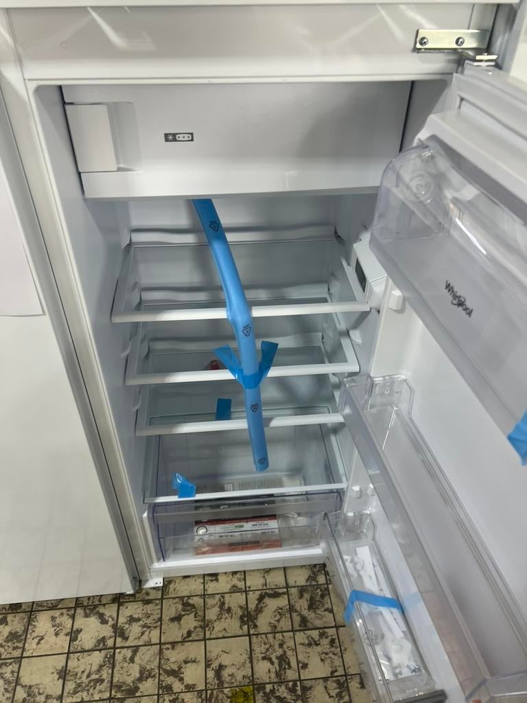 Whitpool inbouw koelkast sleep deur met vriesvak 122 nieuw, 120 tot 140 cm, 200 liter of meer, Info@whirphool.nl, Whirphool