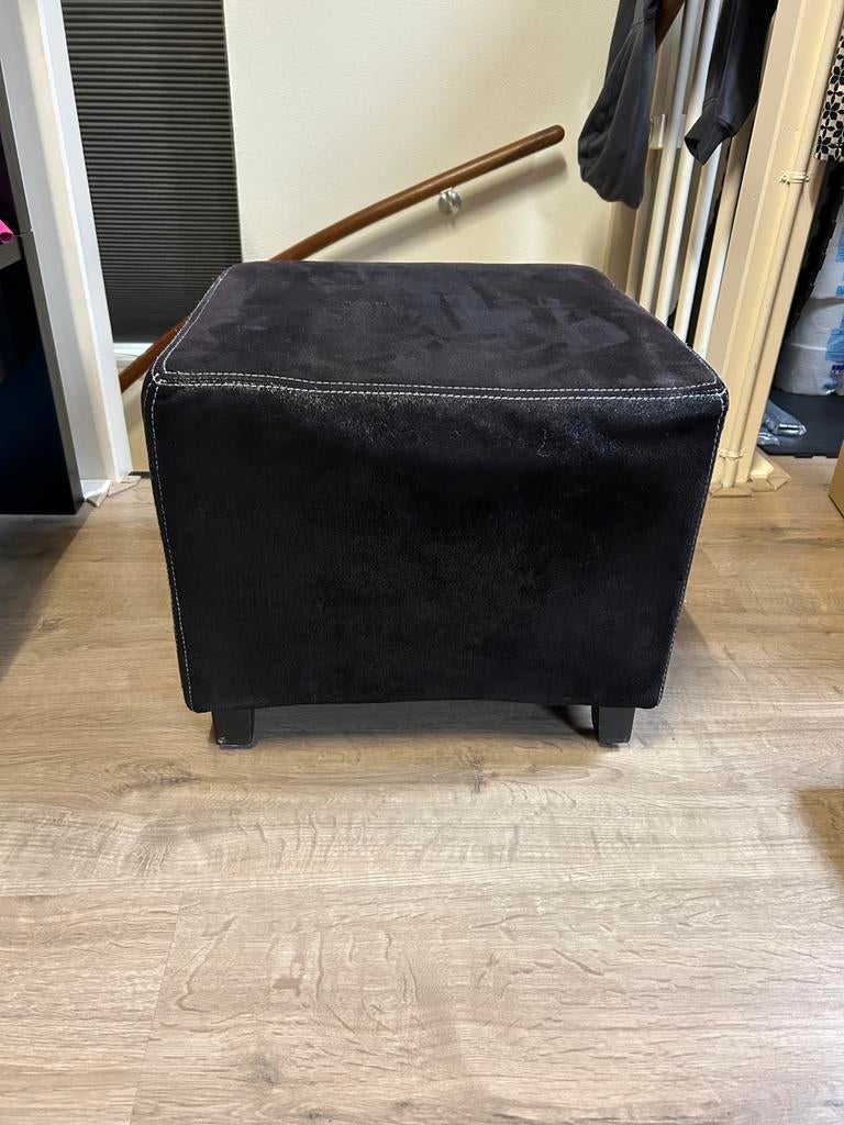 Kleine poef zwart, Huis en Inrichting, Banken | Voetenbanken en Poefen, Ophalen, Minder dan 50 cm, Vierkant, Minder dan 50 cm