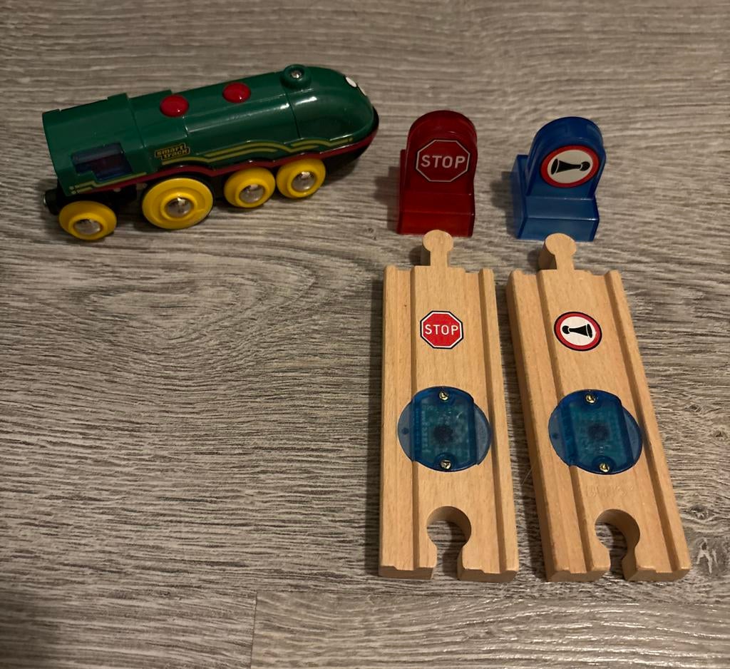 Brio smart track stoomtrein met  rails, Ophalen of Verzenden, Zo goed als nieuw