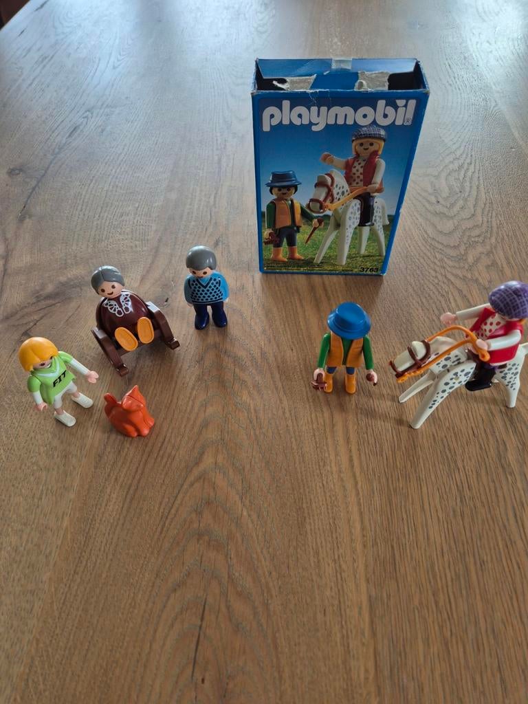 5 leuke playmobil poppetjes met paard + toebehoren en poes, Ophalen of Verzenden, Zo goed als nieuw