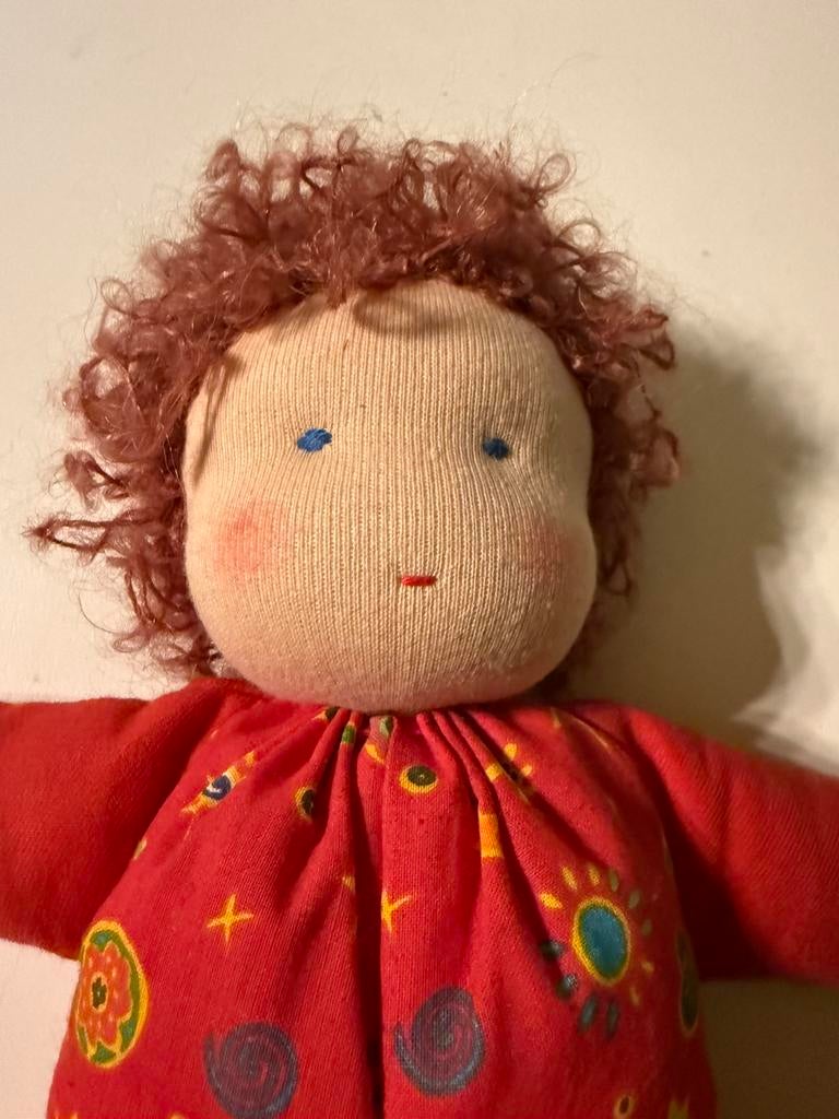 Vintage Waldorf zonnekind antroposofische pop rood krullen, Kinderen en Baby's, Speelgoed | Knuffels en Pluche, Ophalen of Verzenden