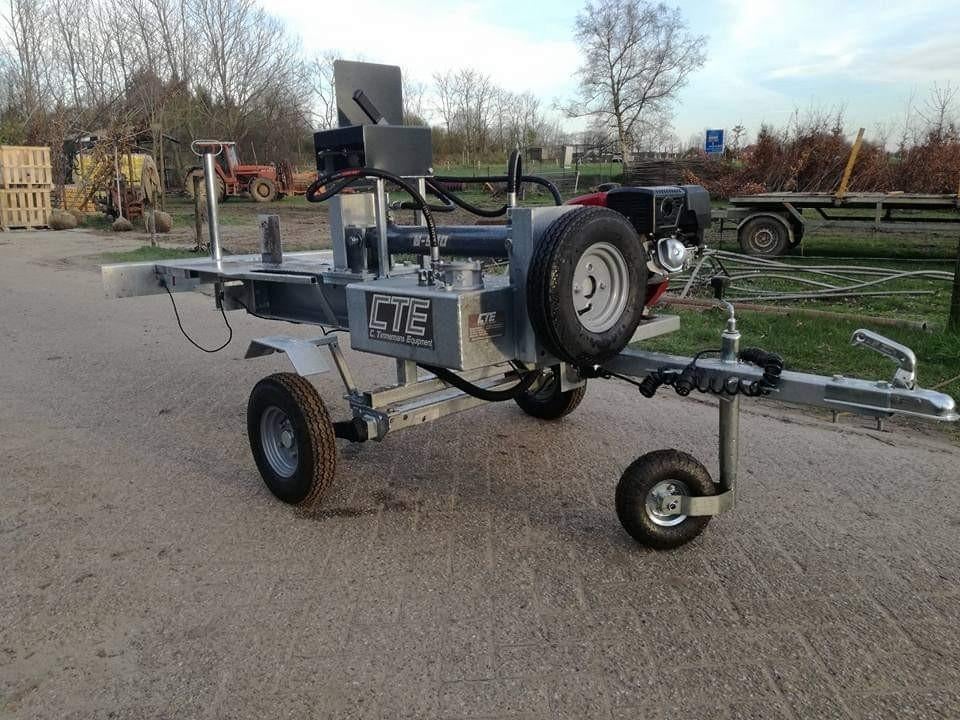 TE HUUR: mobiele houtklover kloofmachine  13 pk benzinemoter, Info@ctimmermans.nl, Benzine, Liggend, Ophalen of Verzenden