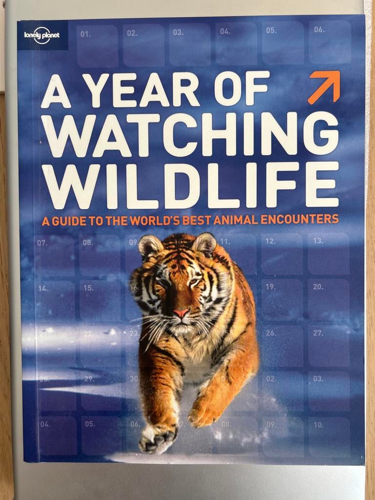 A Year of Watching Wildlife - Natuurgids, Ophalen of Verzenden, Zo goed als nieuw, Natuur algemeen