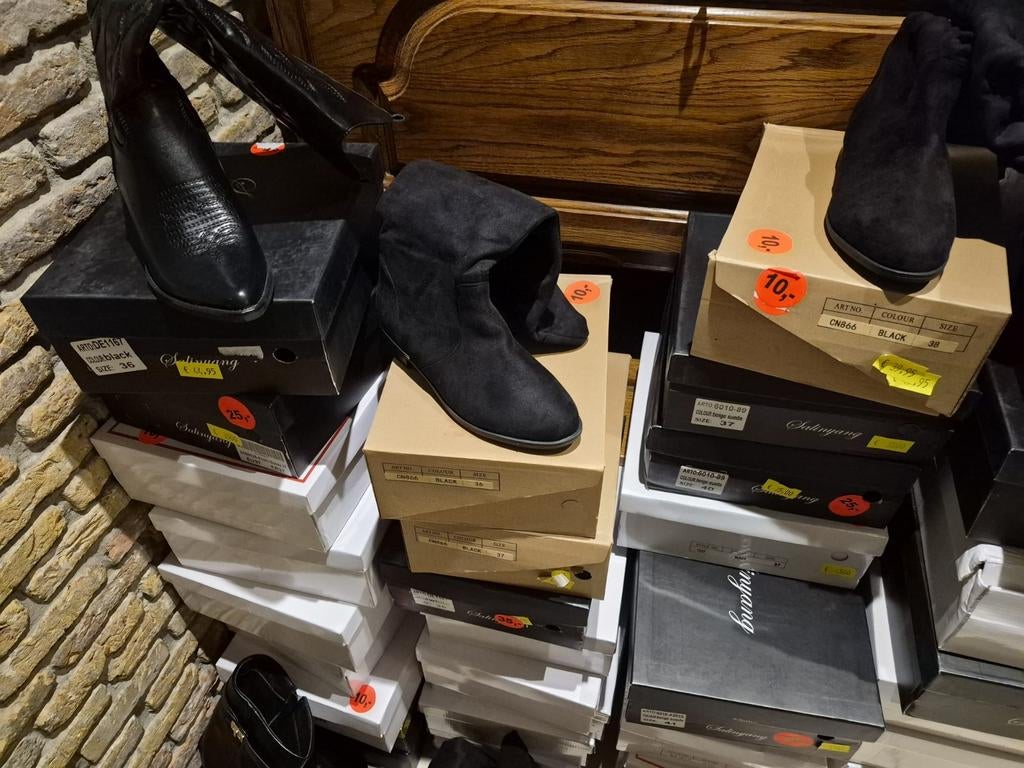 Partij dameslaarzen en tassen voor scherpe prijs!, Kleding | Dames, Schoenen, Ophalen, Nieuw, Zwart, Hoge laarzen