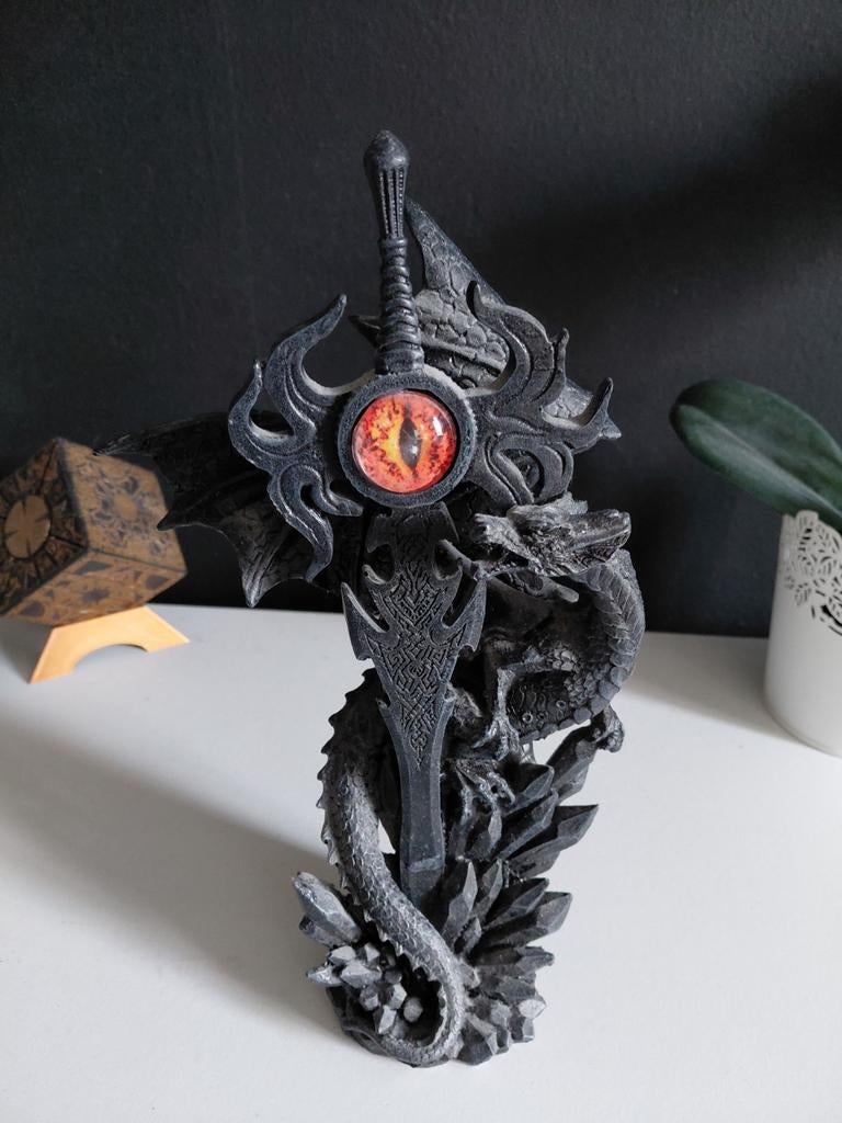 Standbeeld: Een draak met een zwaard., Ophalen of Verzenden, Zo goed als nieuw, Fantasy