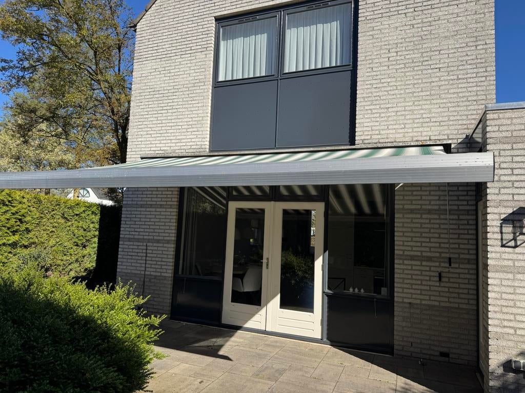 Zonnescherm handmatig 5 meter breed met nieuwe onderdelen, Ophalen, Gebruikt