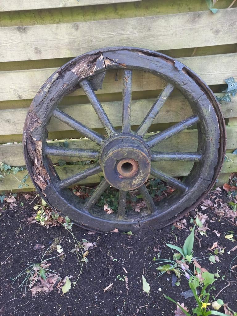 Antiek wagenwiel, Ophalen