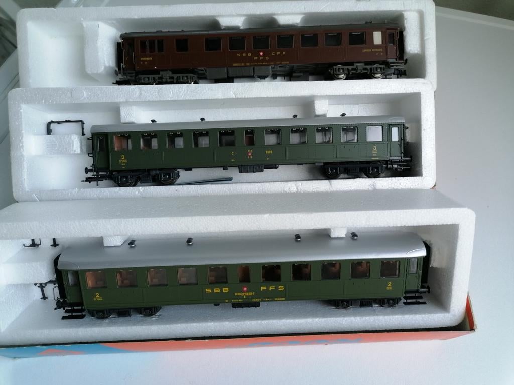 Roco H0. 3 SBB Zwitserse wagons. 2e & 3e kl. en speisewagon., Gebruikt, Gelijkstroom, Fleischmann, Wagon
