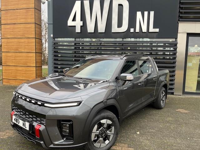 KGM MUSSO EV 82 KW PICK UP 5 pers 1800 KG trekhaak VOORRAAD, 81 kWh, Zwart, Parkeersensor, Leder