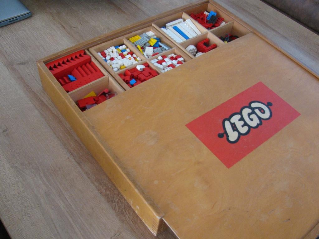 vintage lego kist  vol lego jaren 60, Kinderen en Baby's, Speelgoed | Duplo en Lego, Ophalen, Gebruikt, Lego, Losse stenen