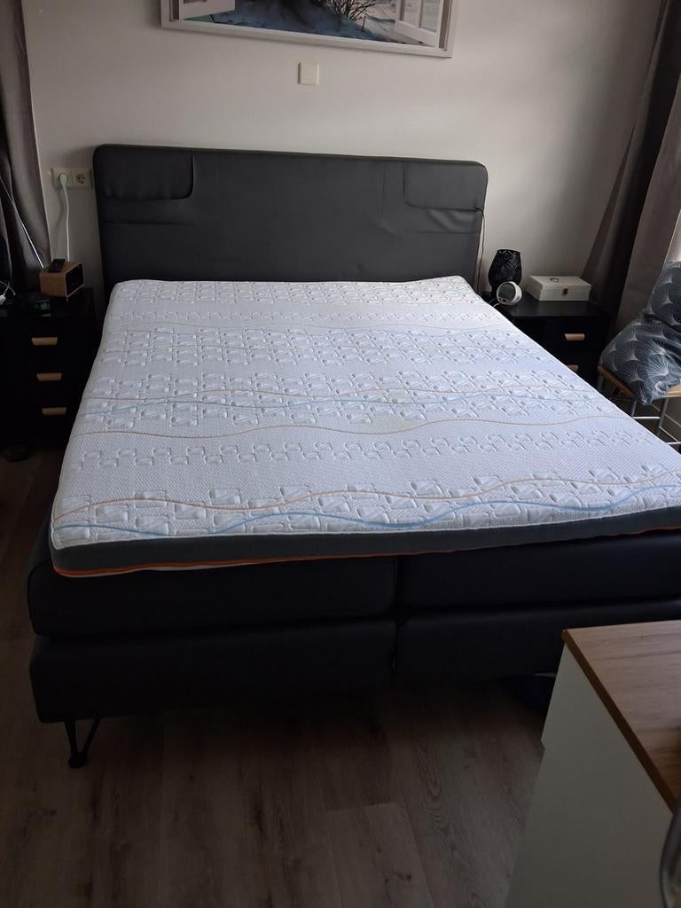 2 persoons boxspring met 2 nachtkastjes, Gebruikt, Tweepersoons, Ophalen of Verzenden, 200 cm