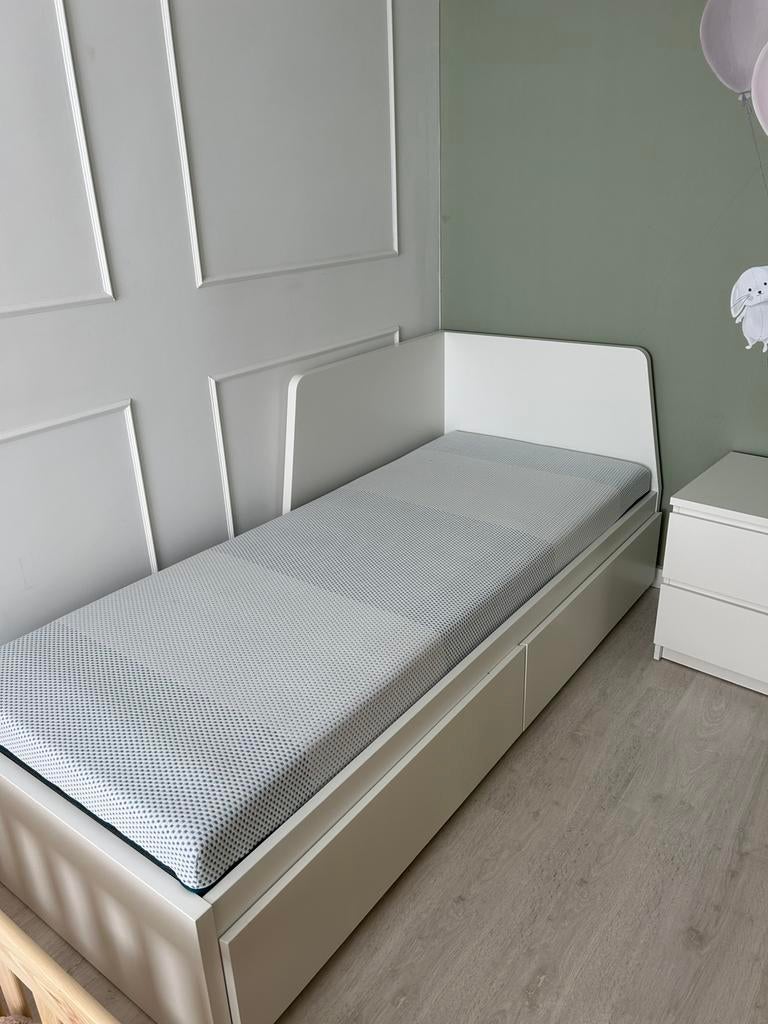 IKEA Flekke Daybed with 2 Mattresses – Very Good Condition, Huis en Inrichting, Slaapkamer | Bedden, Ophalen, Eenpersoons, Wit