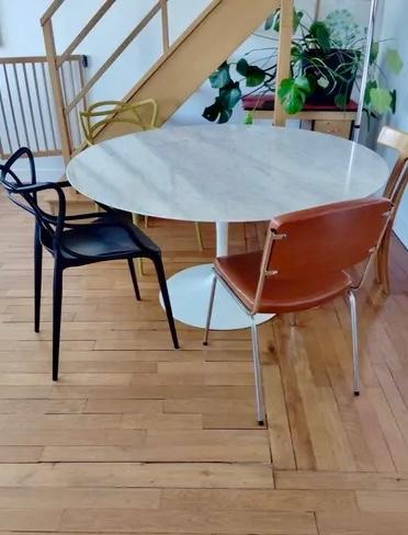 Knoll Eero Saarinen marmer eettafel 137 cm, Huis en Inrichting, Tafels | Eettafels, Ophalen, Overige materialen, Rond, Zo goed als nieuw