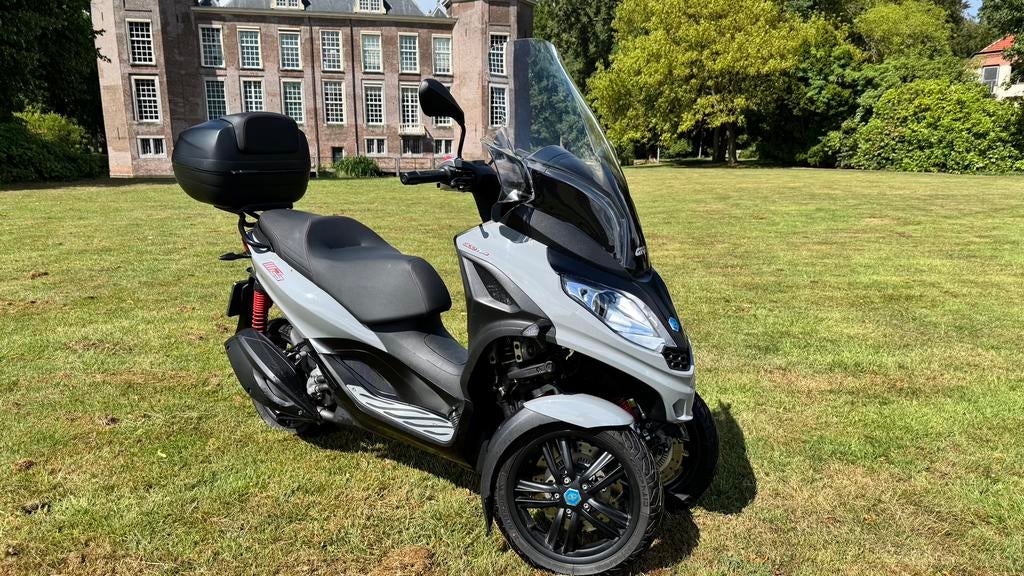 Motorrijden met B rijbewijs Piaggo MP3 300 HPE sport ABS ASR, Particulier, 1 cilinder, LED Verlichting, Scooter