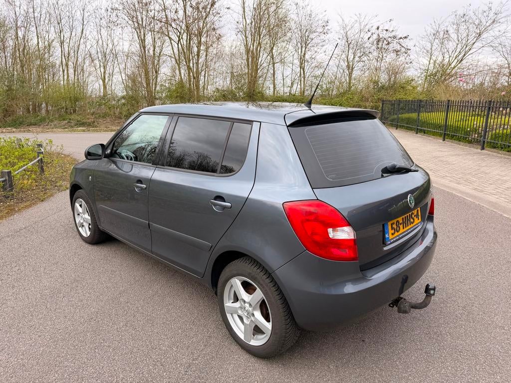Skoda Fabia 1.4-16V Ambiente 5 DEURS AIRCO CR.CONTR APK 4-20, Voorwielaandrijving, Zwart, Origineel Nederlands, Bedrijf