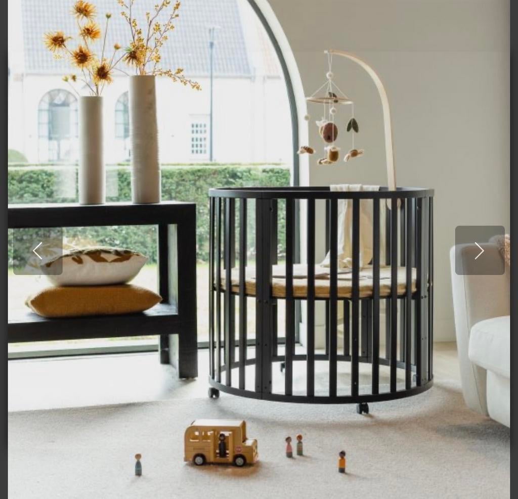 Ronde zwarte box met matras en teddy hoes, Ophalen, Zo goed als nieuw, Rond, Wieltjes