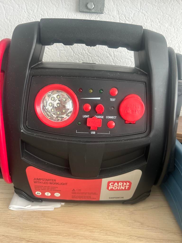 Carpoint Jumpstarter met LED werklamp, Ophalen of Verzenden, Gebruikt