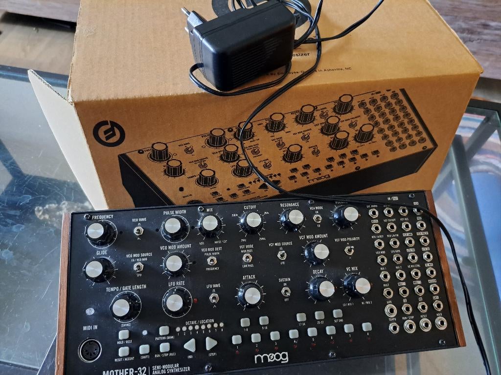 Moog mother 32 met eurorack cable, Muziek en Instrumenten, Synthesizers, Ophalen of Verzenden, Zo goed als nieuw, Overige aantallen