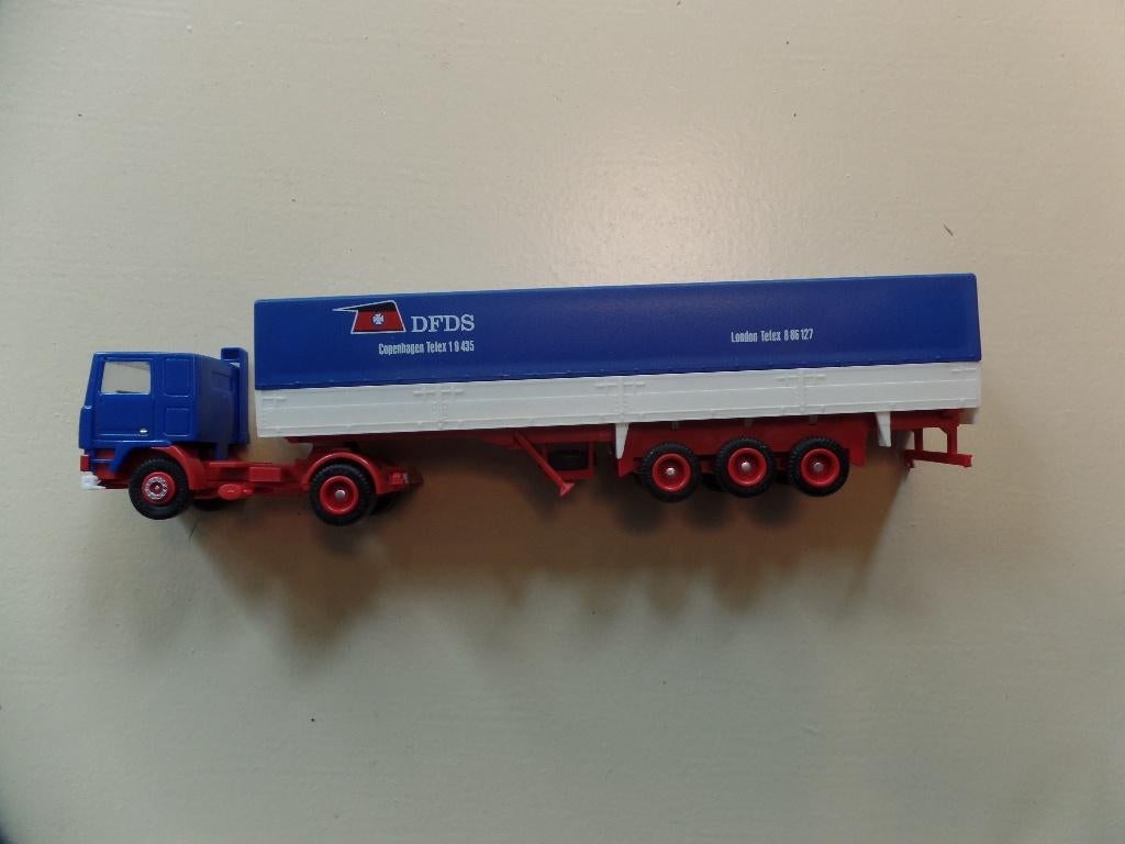   Volvo trekker oplegger DFDS  Herpa, Hobby en Vrije tijd, Modelauto's | 1:87, Verzenden, Gebruikt, Bus of Vrachtwagen, Herpa