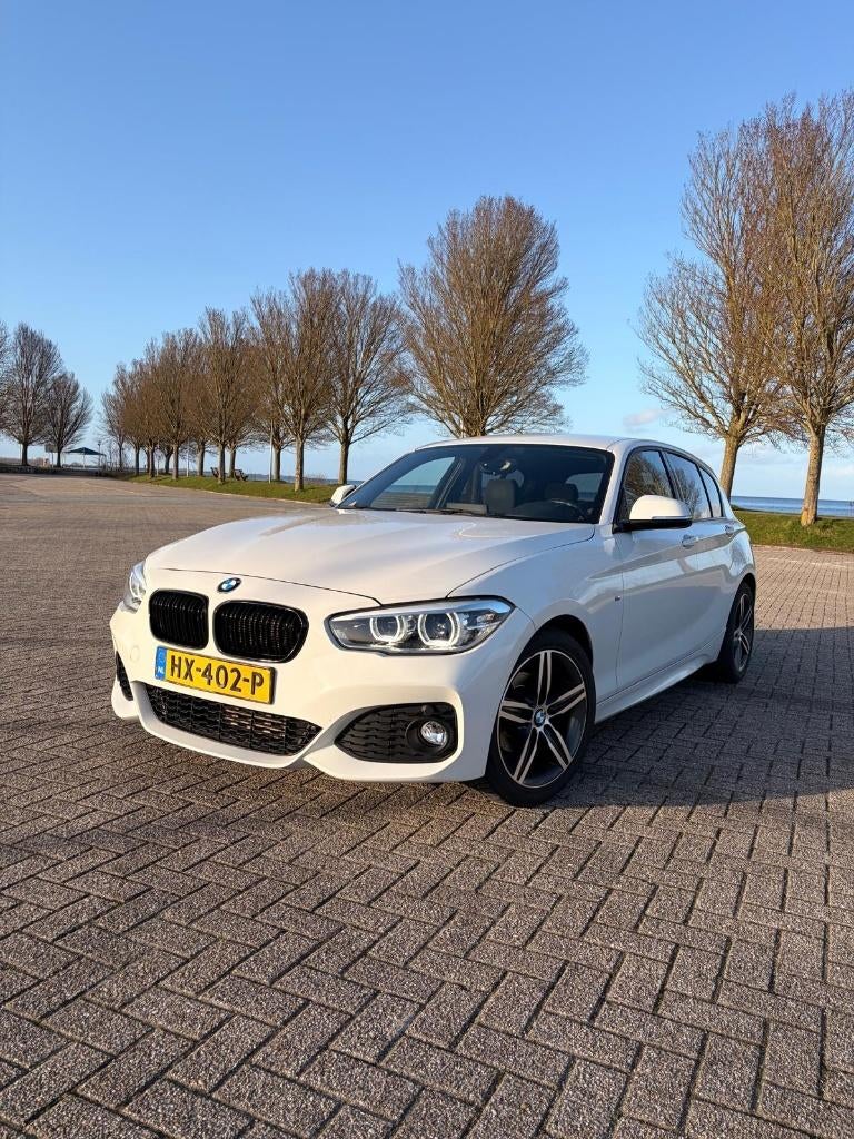 BMW 1 serie 116i M-Sport | NAP | LED | 2 wielsets | 5-deurs, Auto's, BMW, 1-Serie, Achterwielaandrijving, 1280 kg, Zwart