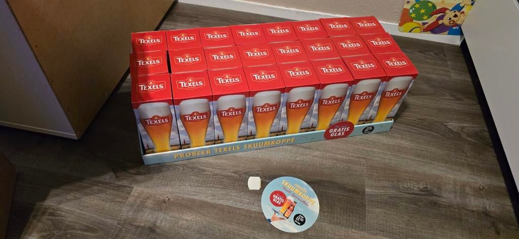 Display - Texels Speciaal bier - Bierglazen + Vlag - Nieuw!, Verzamelen, Biermerken, Ophalen of Verzenden, Nieuw, Glas of Glazen