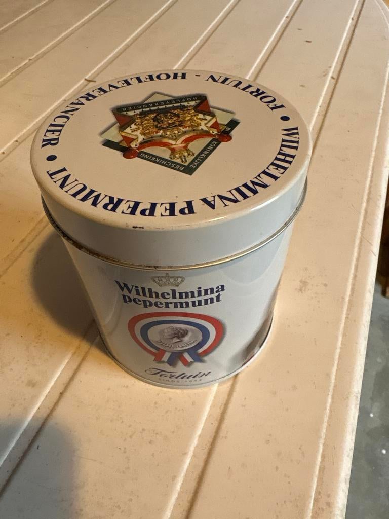 Wilhelmina Pepermunt blik met koninklijke familie, Ophalen of Verzenden, Gebruikt, Overige, Overige merken