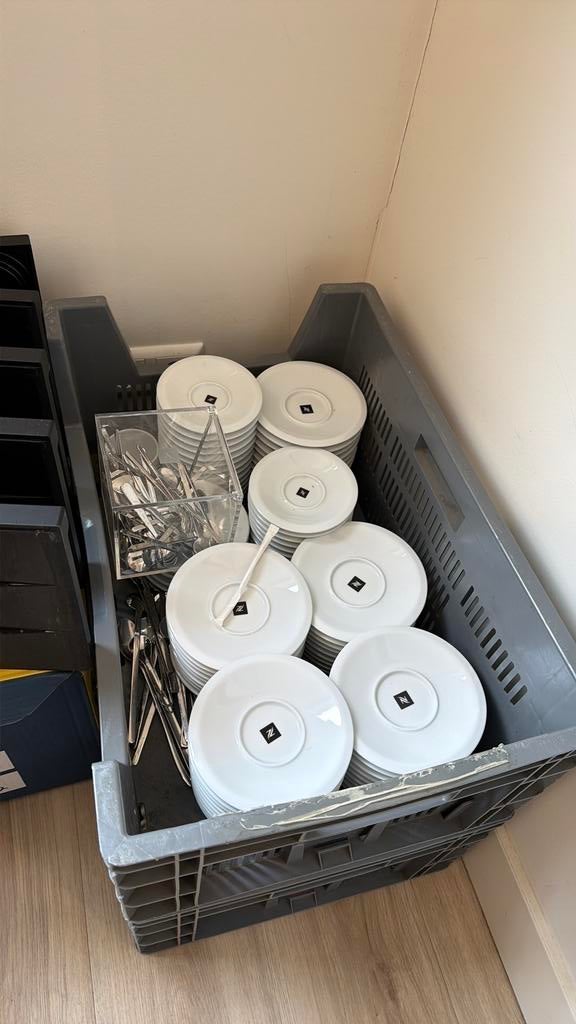 Nespresso kopjes lepels en schotels en toebehoren, Ophalen, Zo goed als nieuw, Overige stijlen, Kop(pen) en/of Schotel(s)
