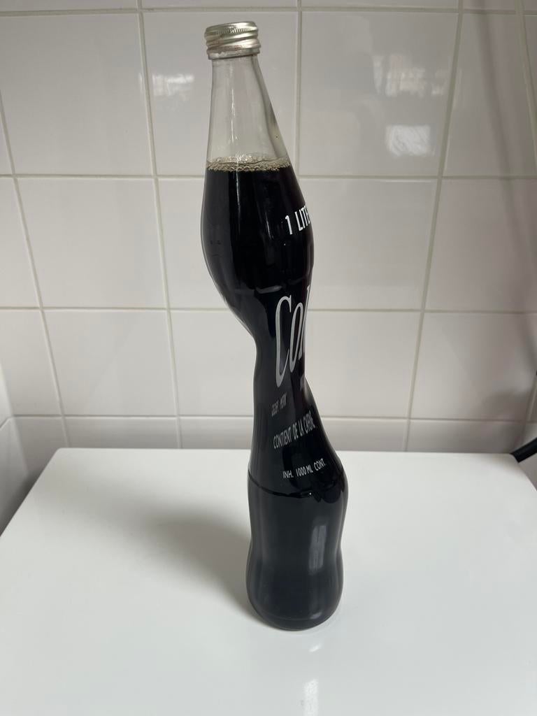 Vintage Coca-Cola fles 1 liter (1975) – wulpse vorm, Ophalen of Verzenden