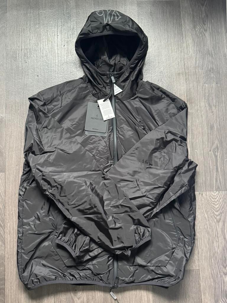 Moncler Jas - Zwart met capuchon, Ophalen of Verzenden, Nieuw, Maat 52/54 (L), Zwart