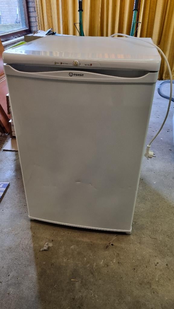 Uitstekend werkende tafelmodel vriezer, Witgoed en Apparatuur, Vriezers en Diepvrieskisten, Gebruikt, Minder dan 85 cm, Minder dan 60 cm