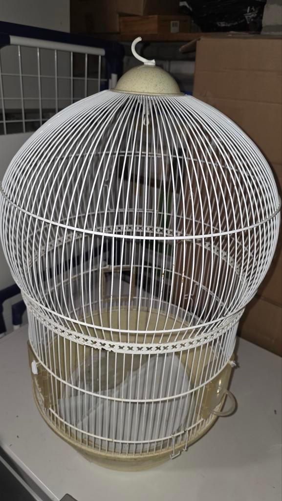 Ronde vogelkooi met kooiframe Ronde vogelkooi Grote papegaaienvogelkooi Houten huis kweekbox Zeer intrekbaar kooiframe, Wit, 33 * 33 * 74cm