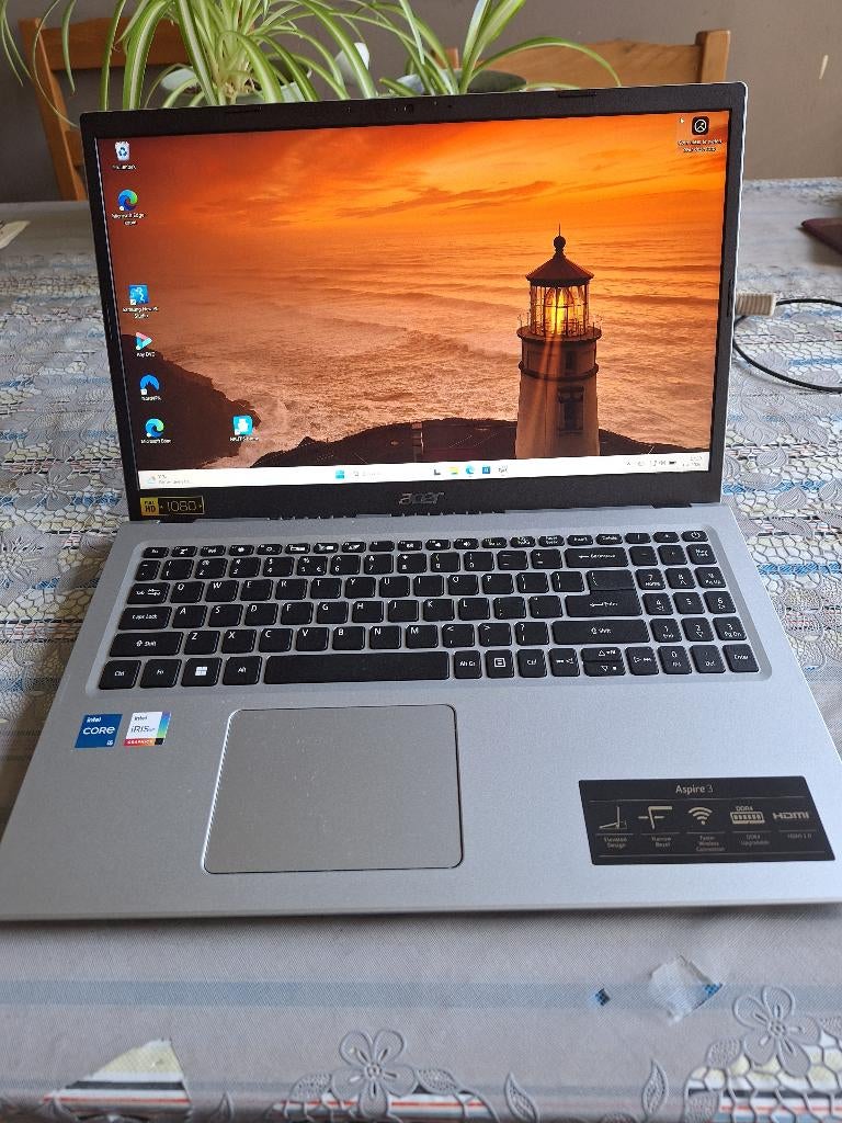 Asus Aspire 3, Met videokaart, Qwerty, Zo goed als nieuw, 2 tot 3 Ghz