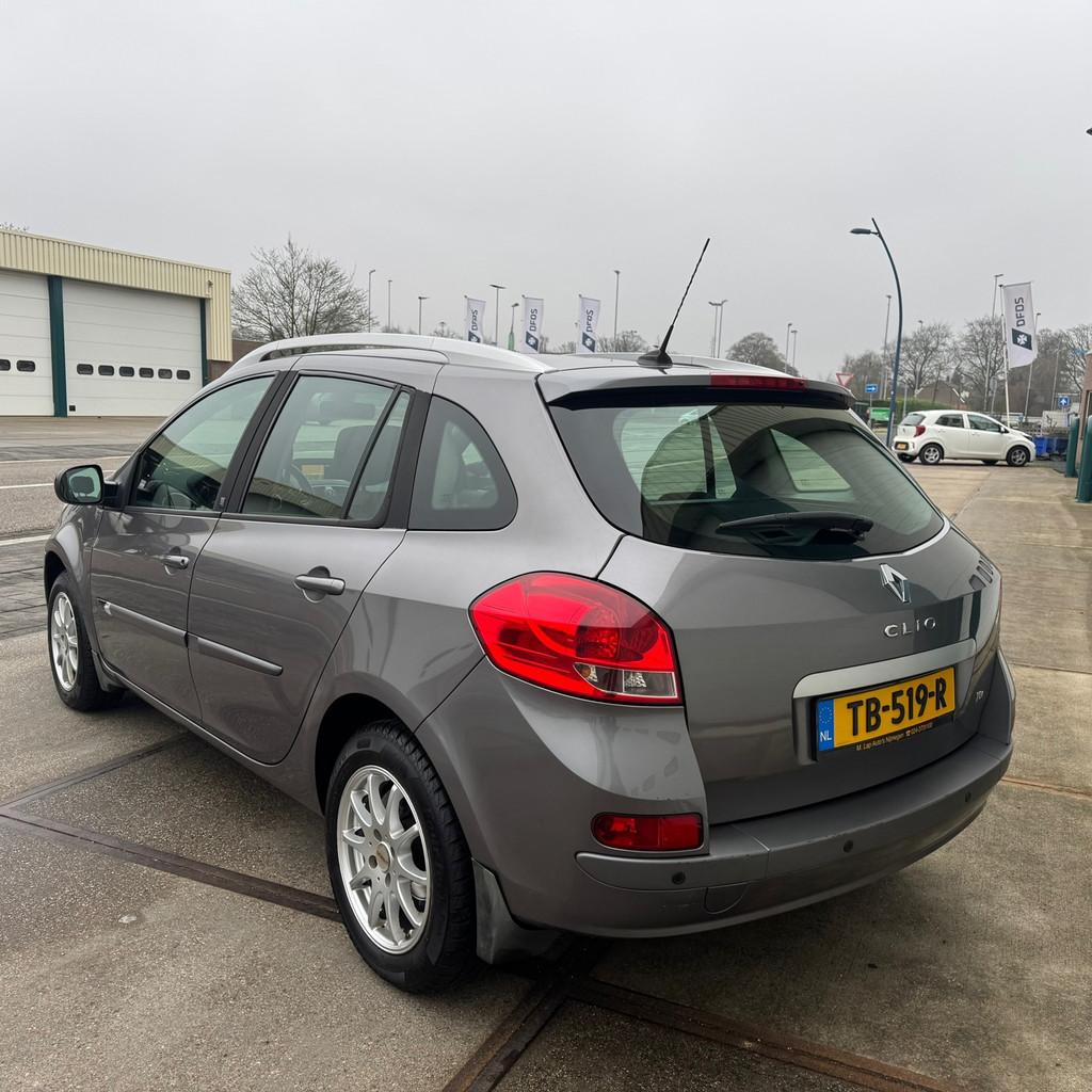 Renault Clio Estate 1.2 TCE Night & Day, Voorwielaandrijving, Euro 5, Gebruikt, Zwart