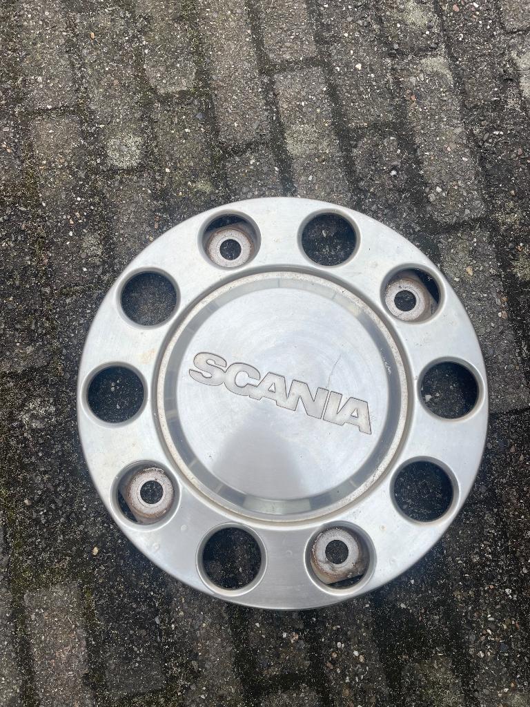 Scania wielring voor aan de muur, Ophalen, Auto's