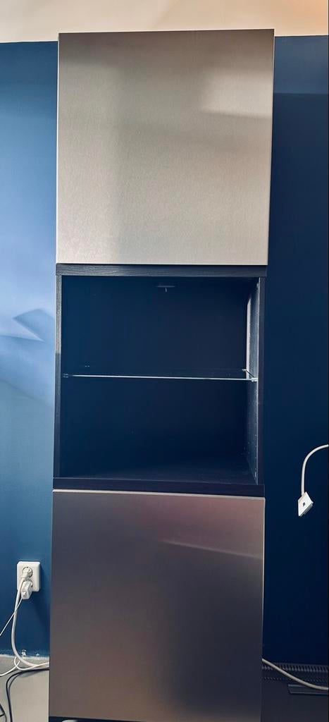 Besta Zwartbruine Hoge Kast met Riksviken Deuren en Verlicht, Ophalen, Zo goed als nieuw