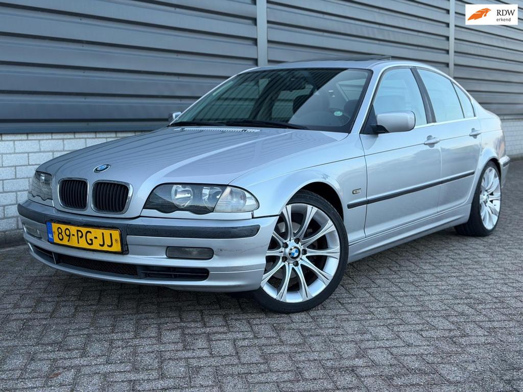 BMW 3-serie 328i Executive E46 Sedan Automaat 6 cilinder 193, Auto's, Gebruikt, Zwart, Leder en Stof, 10 km/l