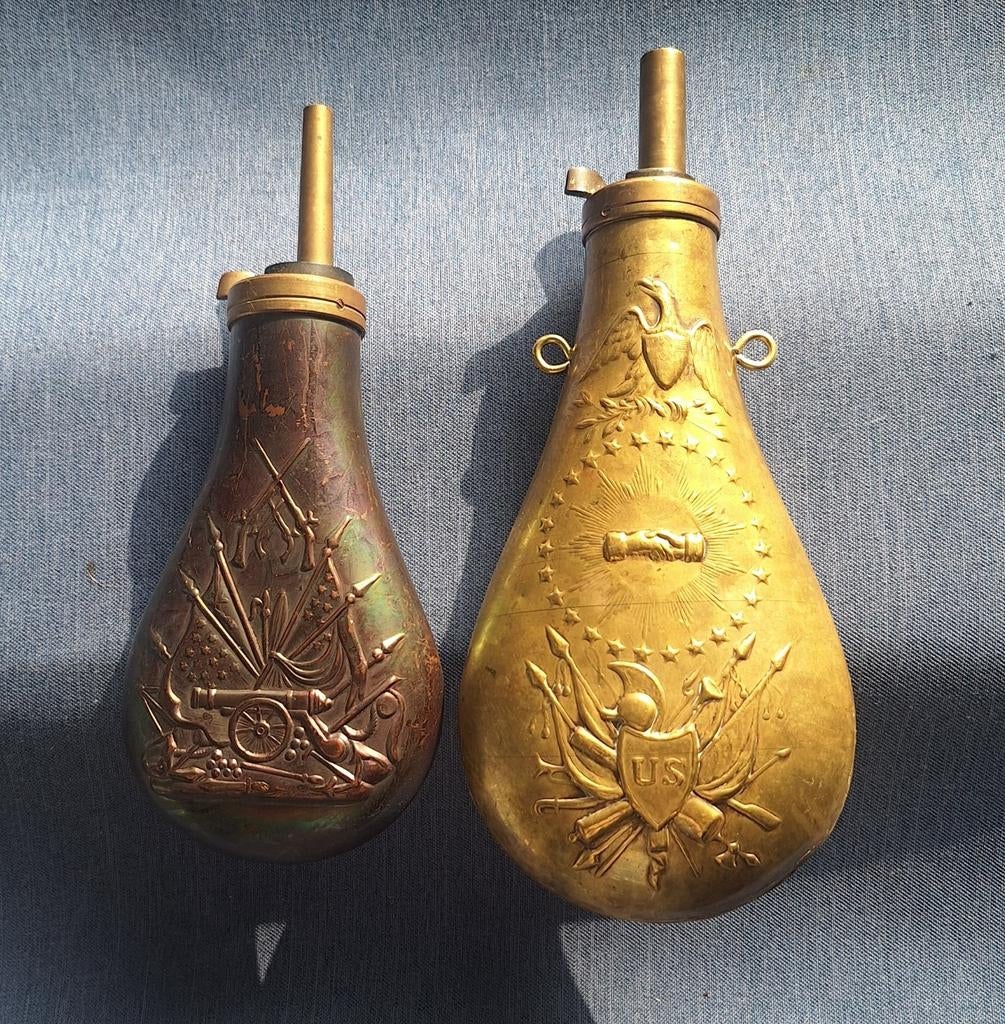 2x kruithoorn., Verzamelen, Ophalen of Verzenden, Landmacht, Nederland