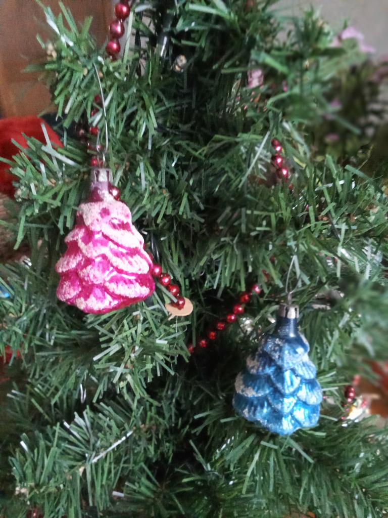 2 leuke oude kerstballen model kerstboompjes gesuikerd, Diversen, Kerst, Ophalen of Verzenden, Gebruikt