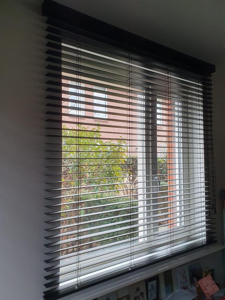 Houten luxaflex voor raam, Ophalen, Gebruikt, Zwart, 150 tot 200 cm