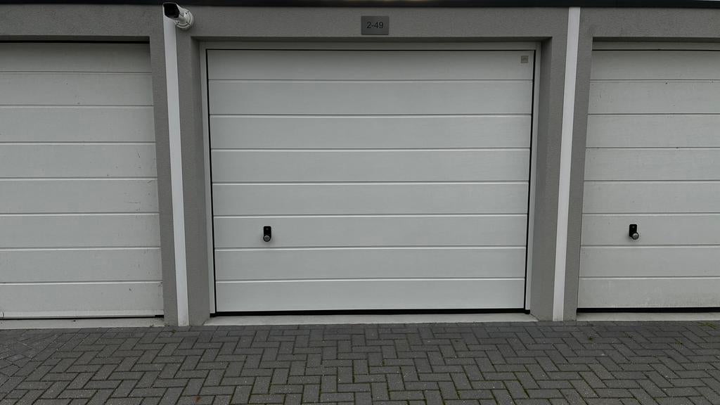 Te koop ruime garagebox / opslag- / bedrijfsruimte in Tiel, Auto diversen, Autostallingen en Garages