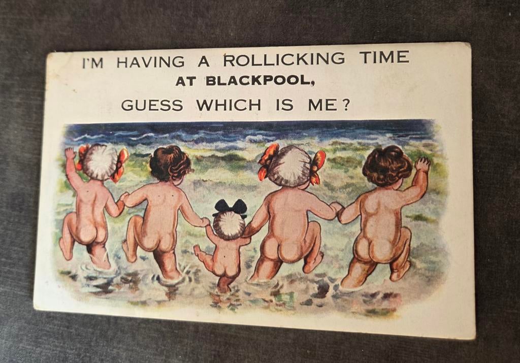 Kindertjes rennen de zee in, Verzamelen, Ansichtkaarten | Themakaarten, Verzenden, 1920 tot 1940, Gelopen, Overige thema's