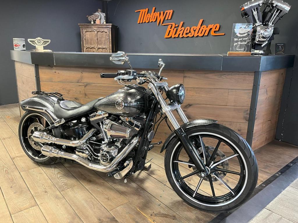 Harley Davidson FXSB 103Ci Breakout Vance & Hines SIlver Fla, 3700 W Juneau Ave
53208  Milwaukee, US, 1690 cc, Info@harley-davidson.com