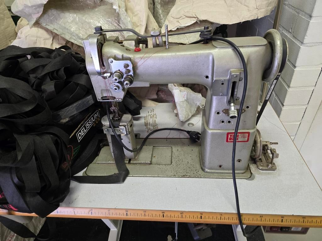 Dubbel naald machine goede conditie  paff, Hobby en Vrije tijd, Naaimachines en Toebehoren, Ophalen of Verzenden, Naaimachine