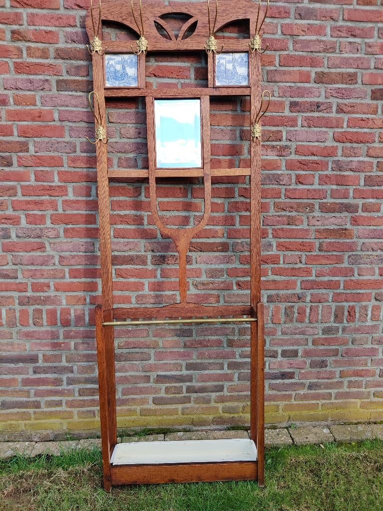 Antieke eiken staande kapstok met paraplubak € 27,50, Ophalen