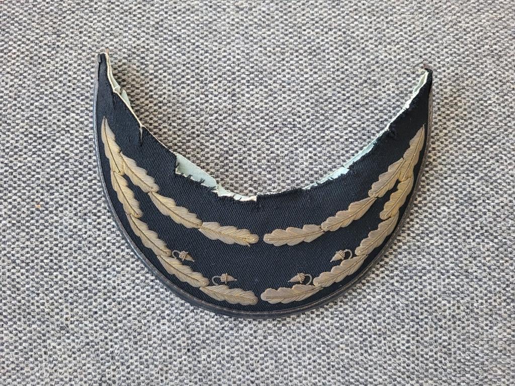 Klep van platte pet met dubbel eikenloof, Verzamelen, Militaria | Algemeen, Ophalen of Verzenden, Landmacht, Nederland, Helm of Baret