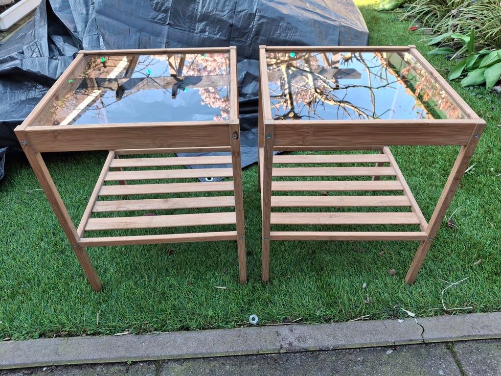 2 nachtkastjes / tafeltjes IKEA bamboe met glas, Minder dan 55 cm, Gebruikt, Vierkant, Licht / minimalistisch