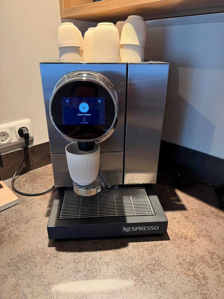 Nespresso Momento koffiemachine, Ophalen, Gebruikt, Koffiemachine