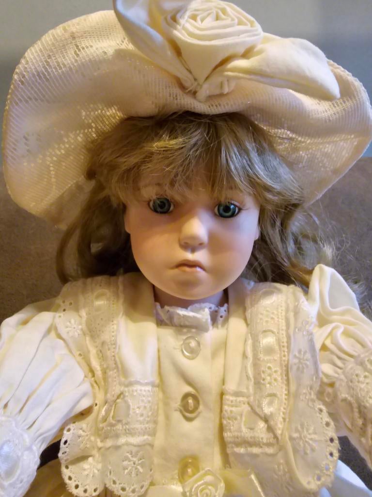 Poppen met porseleinen hoofd, handen en voeten, Ophalen of Verzenden, Zo goed als nieuw, Pop