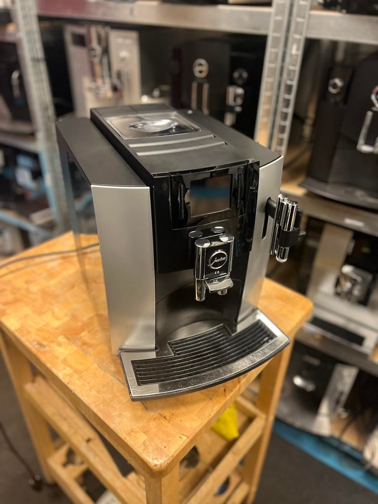 Jura e 8, Witgoed en Apparatuur, Koffiezetapparaten, Jura-Strasse 1, 4626 Niederbuchsiten, Zwitserland, Info@jura.com, 10 kopjes of meer